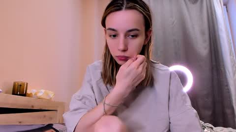 nelly_yy online show from February 2, 2025, 12:57 pm