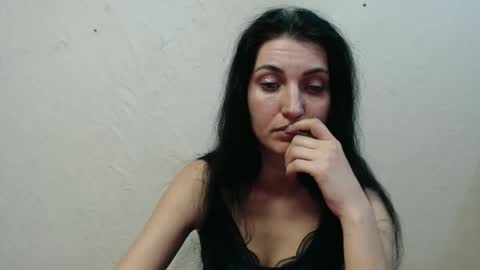 Nensy online show from March 3, 2025, 5:18 pm