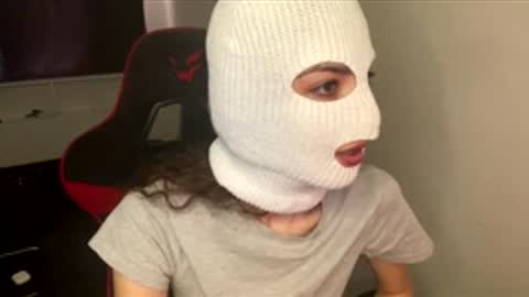 Fieryblow online show from April 21, 2026, 2:51 am