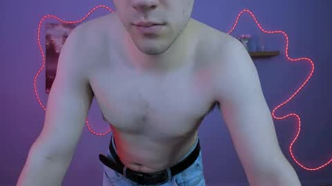 neo_raze_ online show from May 6, 2026, 6:46 pm