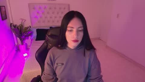 neo_sarah online show from March 12, 2025, 6:44 pm