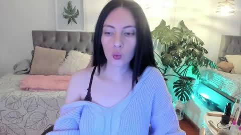 Sarah  online show from November 24, 2025, 2:55 am