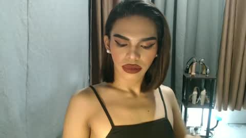 neomi online show from June 12, 2026, 6:29 pm
