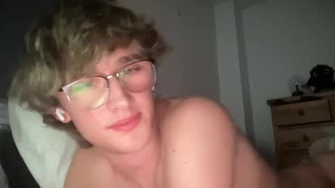 nerdytwink18 online show from February 10, 2026, 12:04 am