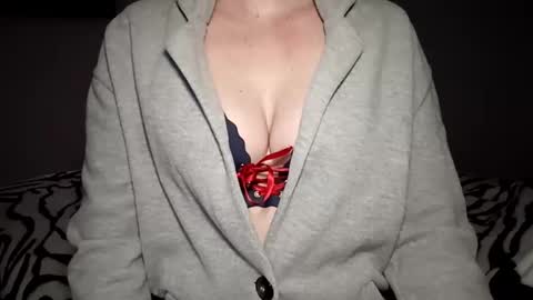 Crystal New online show from April 27, 2026, 6:11 am