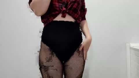 Snapshot of nerii11i chatting on May 11, 2026, 7:47 am Crystal New online show from May 11, 2026, 7:47 am