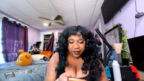 nesiaj21 online show from March 10, 2025, 6:56 pm