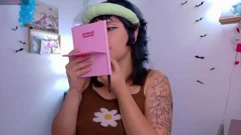 Snapshot of neurotic_witch chatting on April 6, 2026, 9:54 am Mar online show from April 6, 2026, 9:54 am