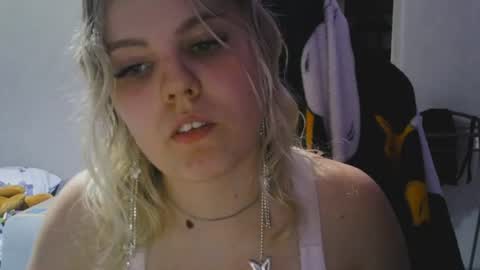 Snapshot of never_enoughh chatting on July 28, 2026, 6:20 pm never_enoughh online show from July 28, 2026, 6:20 pm