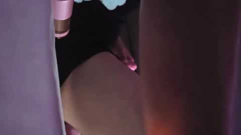 neverenough222 online show from April 11, 2026, 10:41 am