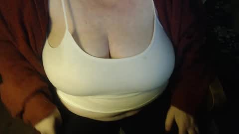 Lilly  online show from February 7, 2025, 4:46 pm