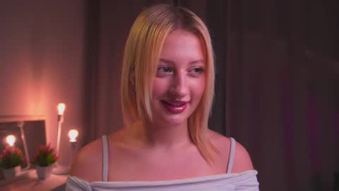 Gwen online show from September 13, 2025, 3:12 pm