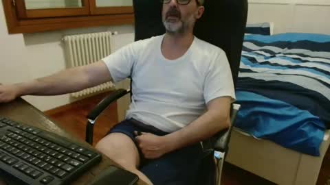 Snapshot of new_simi_74 chatting on April 4, 2026, 6:27 pm simi online show from April 4, 2026, 6:27 pm