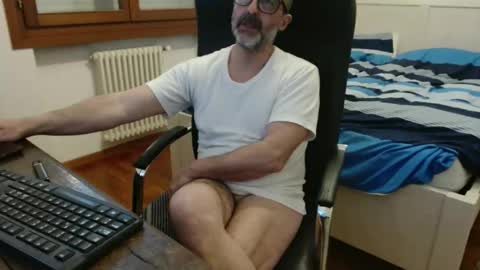 Snapshot of new_simi_74 chatting on April 5, 2026, 6:32 am simi online show from April 5, 2026, 6:32 am