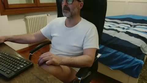 Snapshot of new_simi_74 chatting on April 10, 2026, 6:56 pm simi online show from April 10, 2026, 6:56 pm