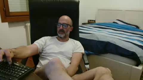 Snapshot of new_simi_74 chatting on May 1, 2026, 4:17 am simi online show from May 1, 2026, 4:17 am