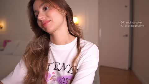 Snapshot of newmollybrooke chatting on September 22, 2025, 11:51 pm  all my links Here online show from September 22, 2025, 11:51 pm