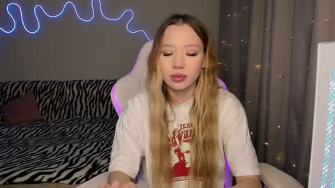 Mina online show from December 24, 2024, 1:50 pm