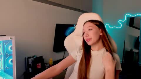 Mina online show from February 17, 2026, 2:35 pm