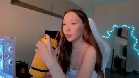 Mina online show from May 5, 2026, 7:49 am