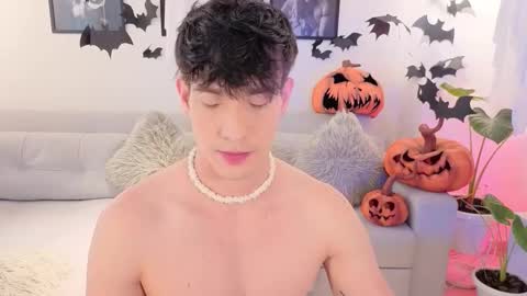   online show from November 3, 2025, 9:27 pm