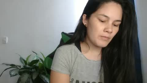 nezuko_sweet online show from April 18, 2026, 10:43 pm