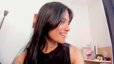 laura  online show from November 10, 2025, 6:07 pm