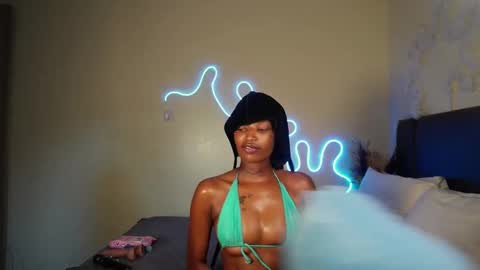 kikiNiaAria online show from February 12, 2025, 1:59 pm