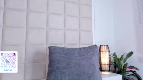 Nia online show from September 16, 2025, 1:34 pm