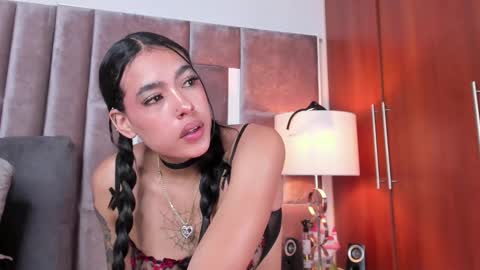 Snapshot of nia_bunny chatting on March 31, 2026, 2:17 pm Nia online show from March 31, 2026, 2:17 pm