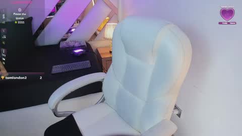 Nia online show from March 19, 2026, 4:27 am