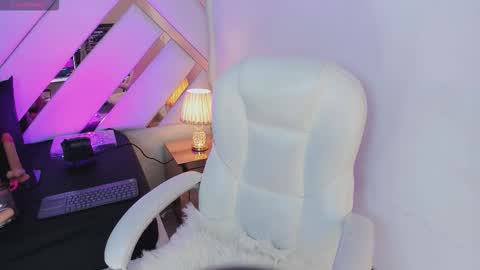 Nia online show from March 20, 2026, 4:39 am