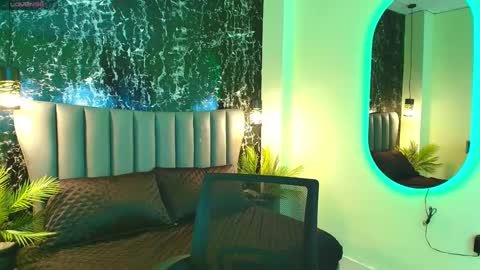 nia_starkx online show from September 12, 2025, 4:51 pm