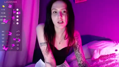 Nia online show from October 10, 2025, 5:56 pm