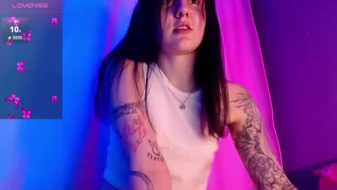 Nia online show from October 24, 2025, 8:49 pm