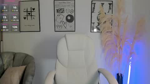 Nia online show from September 18, 2025, 12:51 pm