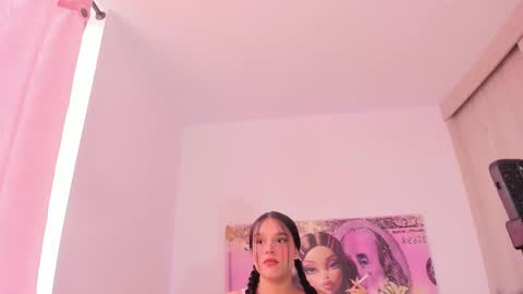  Nia  online show from December 22, 2025, 3:42 pm