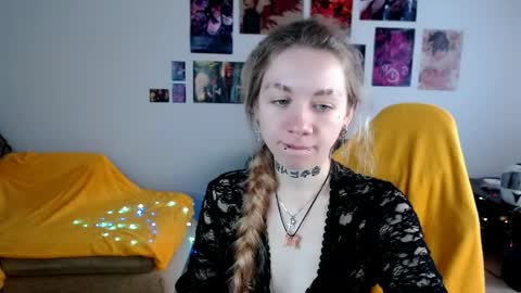 nica_kawaii online show from May 18, 2026, 4:07 am