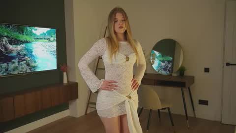 Mia online show from September 19, 2025, 7:36 pm