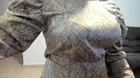 Snapshot of nicebrown chatting on February 19, 2025, 6:00 pm Sfora online show from February 19, 2025, 6:00 pm