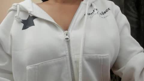 Snapshot of nicebrown chatting on October 17, 2025, 10:01 pm Sfora online show from October 17, 2025, 10:01 pm