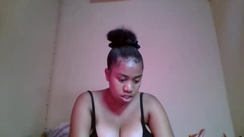nicelly01 online show from May 13, 2026, 6:44 am