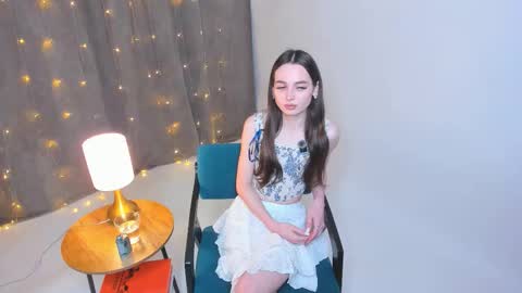 Nicole online show from December 19, 2025, 3:19 pm