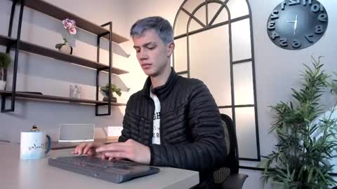 Snapshot of nick_torn chatting on October 4, 2025, 12:14 pm Nick  online show from October 4, 2025, 12:14 pm