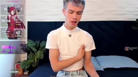 Snapshot of nick_torn chatting on October 9, 2025, 12:03 pm Nick  online show from October 9, 2025, 12:03 pm