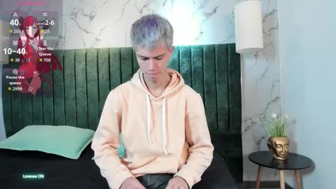 Snapshot of nick_torn chatting on October 15, 2025, 1:11 pm Nick  online show from October 15, 2025, 1:11 pm