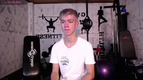 Snapshot of nick_torn chatting on October 20, 2025, 12:05 pm Nick  online show from October 20, 2025, 12:05 pm