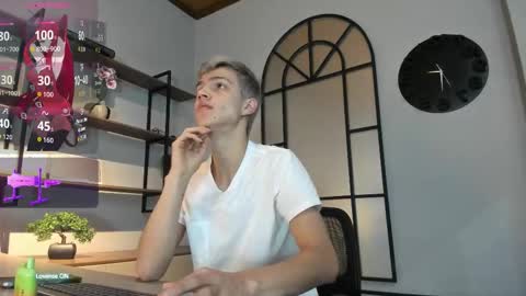 Snapshot of nick_torn chatting on October 22, 2025, 12:05 pm Nick  online show from October 22, 2025, 12:05 pm