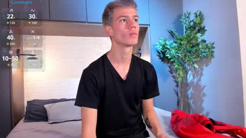 Snapshot of nick_torn chatting on October 23, 2025, 12:15 pm Nick  online show from October 23, 2025, 12:15 pm