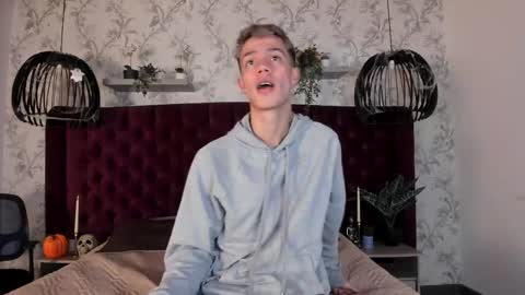 Snapshot of nick_torn chatting on October 28, 2025, 12:09 pm Nick  online show from October 28, 2025, 12:09 pm